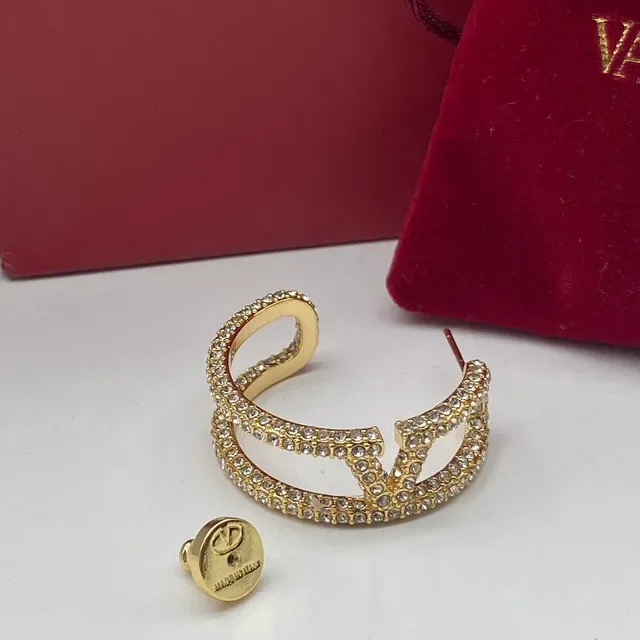 Valentino VLTN Pavé Crystal 开放 V 形 圆环耳环 2