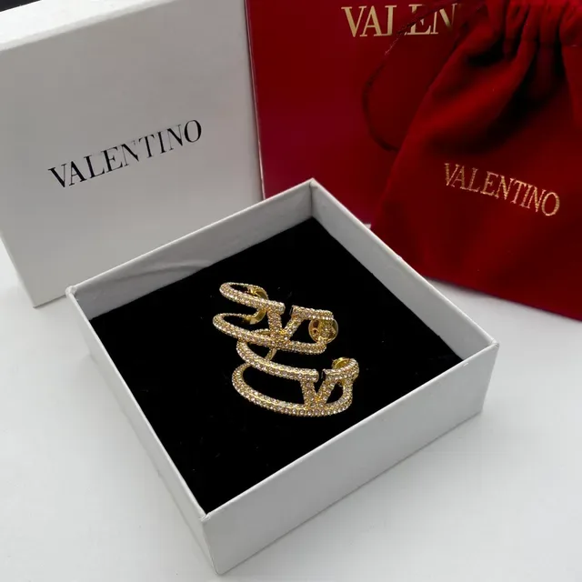 Valentino VLTN Pavé Crystal 开放 V 形 圆环耳环 4