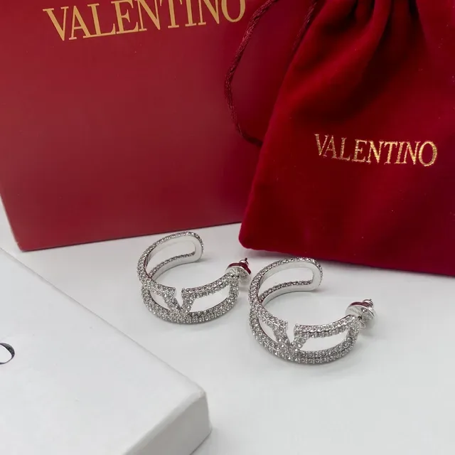 Valentino VLTN Pavé Crystal 开放 V 形 圆环耳环 7