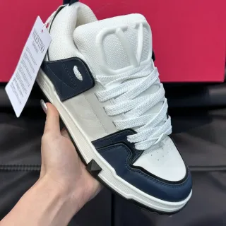 Valentino VLTN Runner सफेद और नेवी लाइफस्टाइल स्नीकर