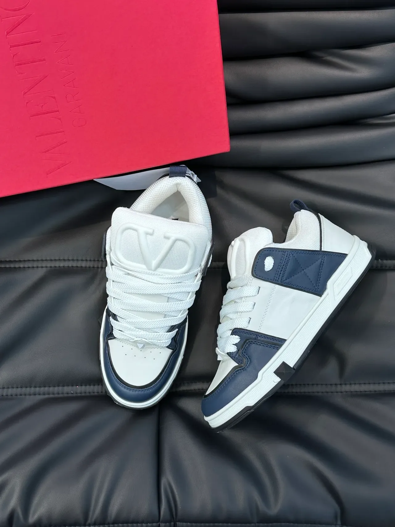 Valentino VLTN Runner সাদা এবং নেভি লাইফস্টাইল স্নিকার 4