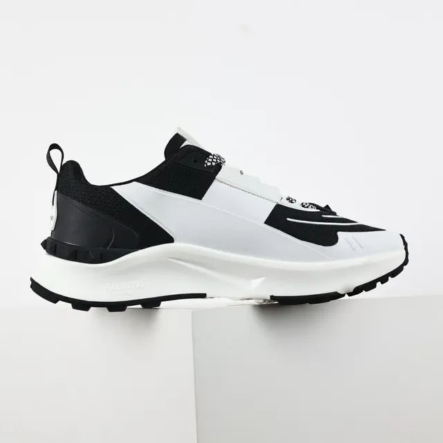 Valentino Blancs Noirs Semelle intermédiaire sculptée Panneaux de contraste Sneakers Chunky 7