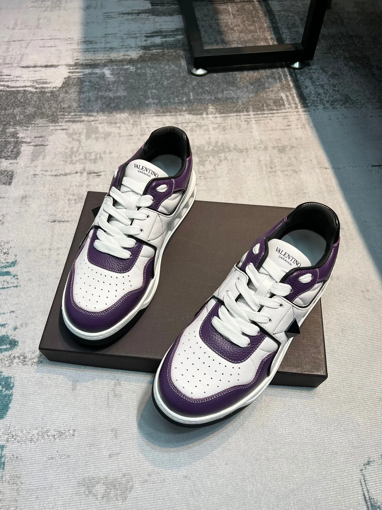 Valentino Branco Roxo Couro com Painéis Dedo Perfurado Sneakers Lifestyle 2