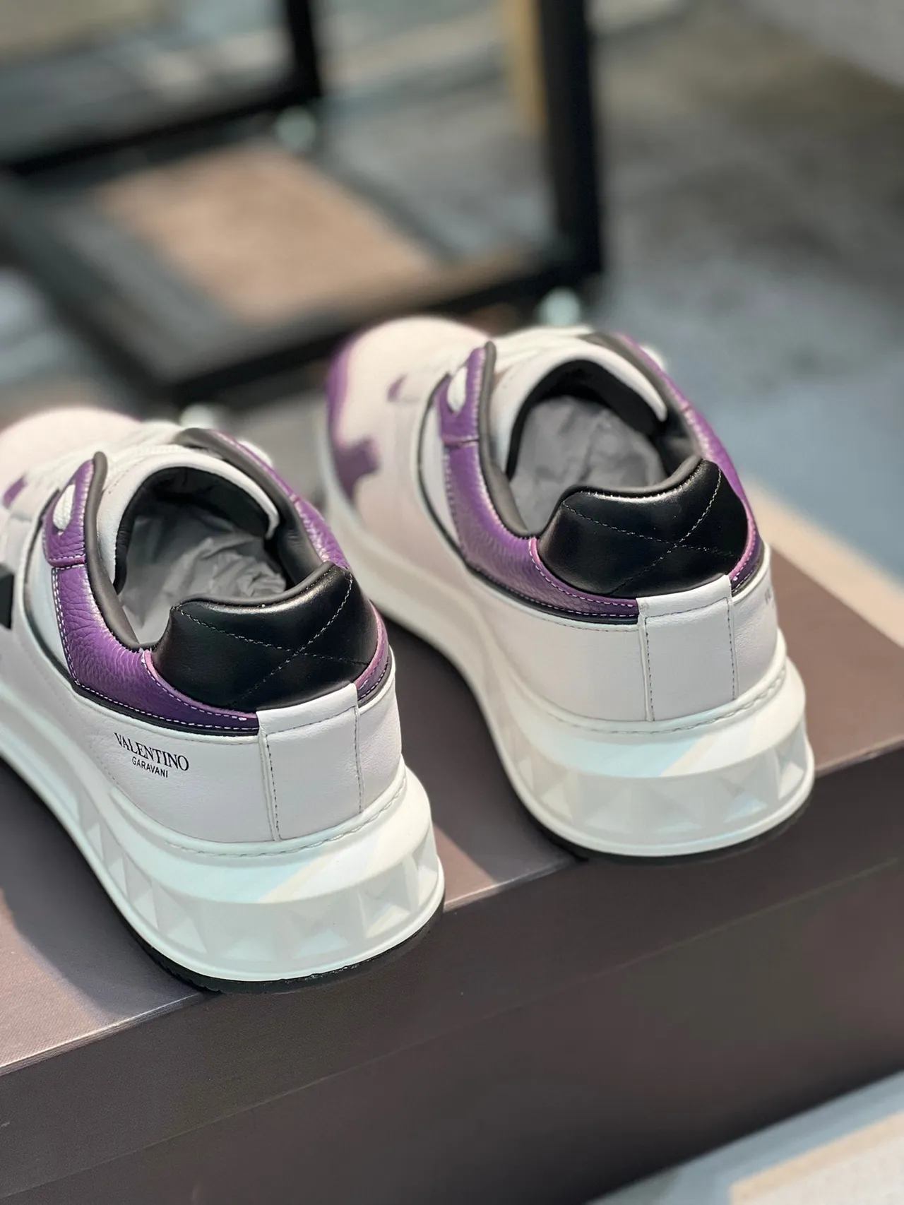 Valentino Branco Roxo Couro com Painéis Dedo Perfurado Sneakers Lifestyle 3