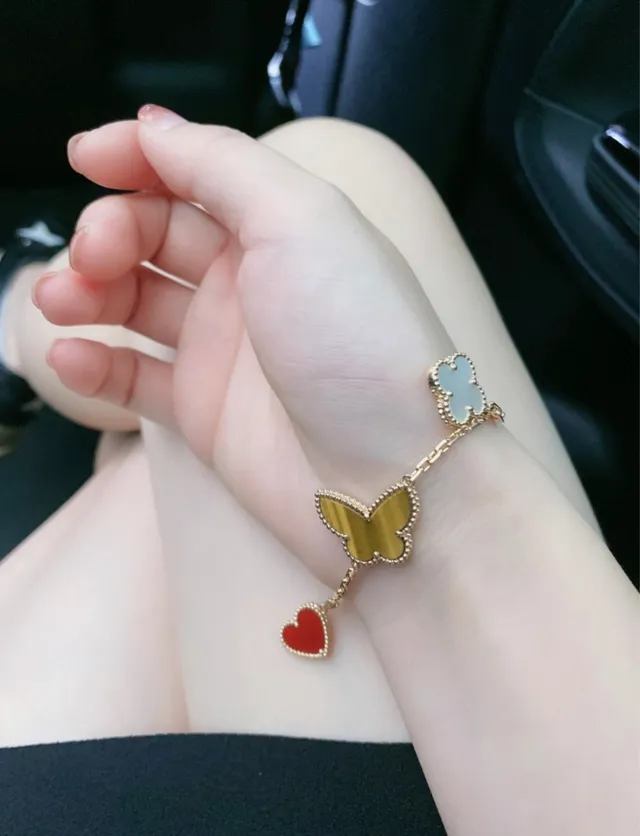 Van Cleef & Arpels जादुई अल्हांब्रा चार आकर्षण सोने का कंगन 8