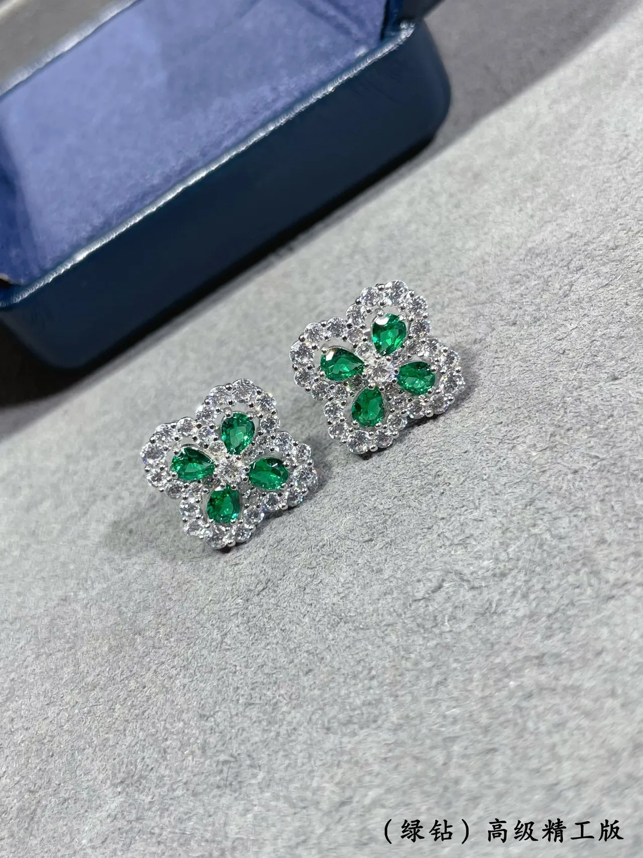 Van Cleef & Arpels Alhambra 绿宝石和钻石 四叶草耳环 6