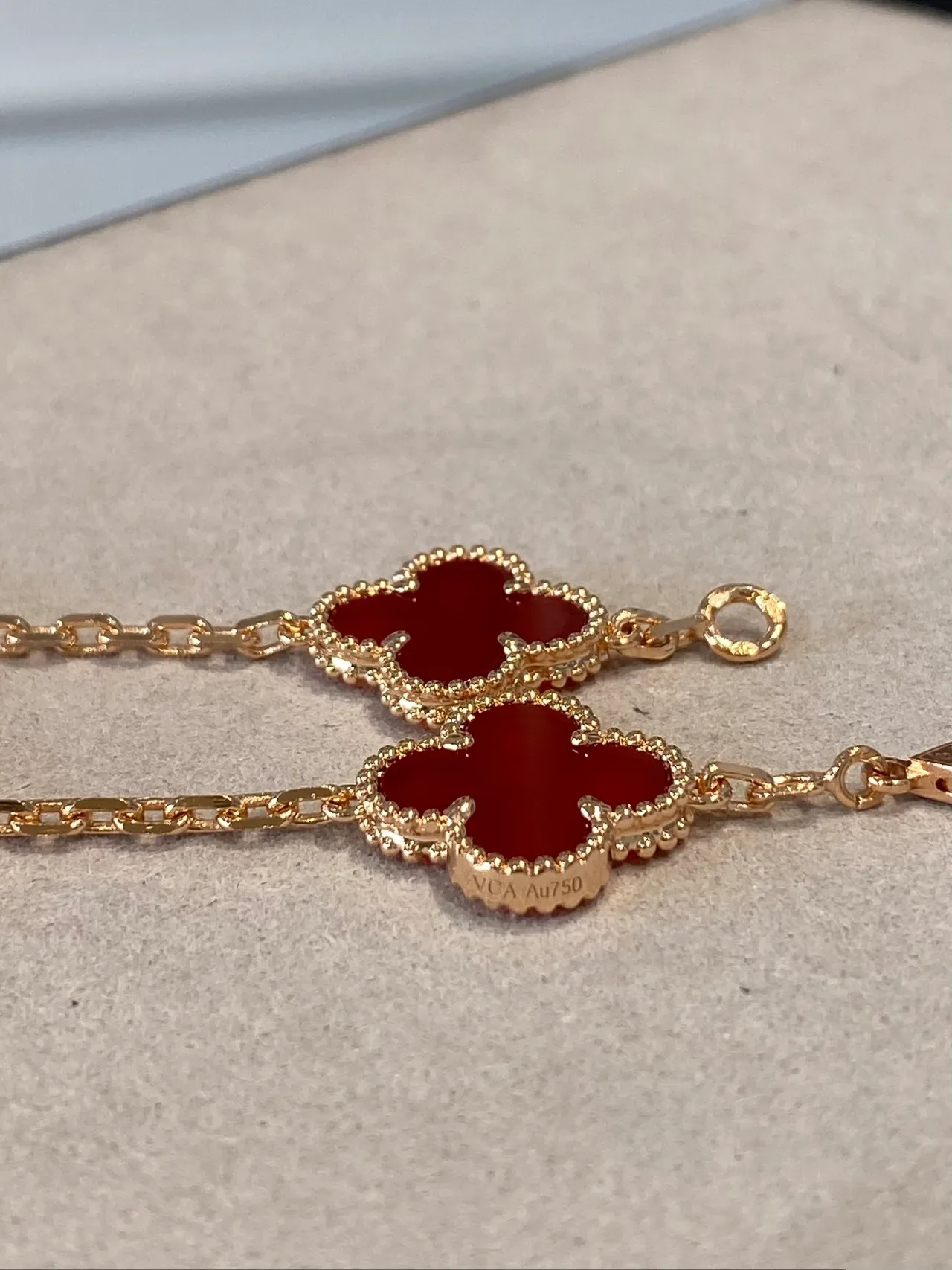 Van Cleef & Arpels Alhambra पाँच मोटिफ लाल और सोने का एनामेल ब्रेसलेट 4