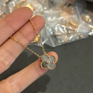 Van Cleef & Arpels Alhambra 四叶草 珍珠母和钻石项链