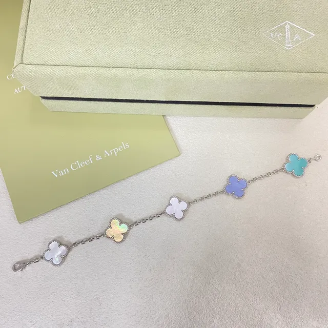 Van Cleef & Arpels Alhambra 多彩珍珠母贝和搪瓷手链 2