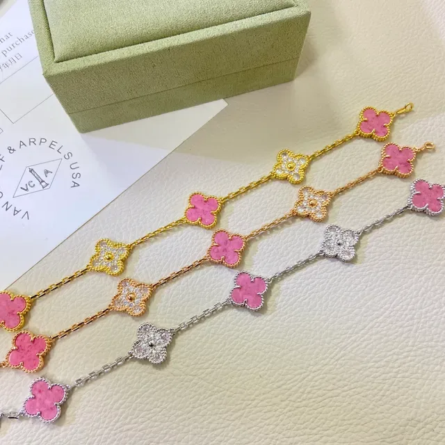 Van Cleef & Arpels Alhambra Pulseras de esmalte rosa y pavé en oro y plata 3