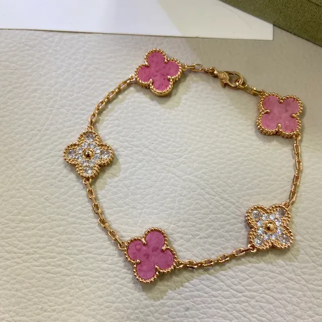 Van Cleef & Arpels Alhambra Pulseras de esmalte rosa y pavé en oro y plata 4