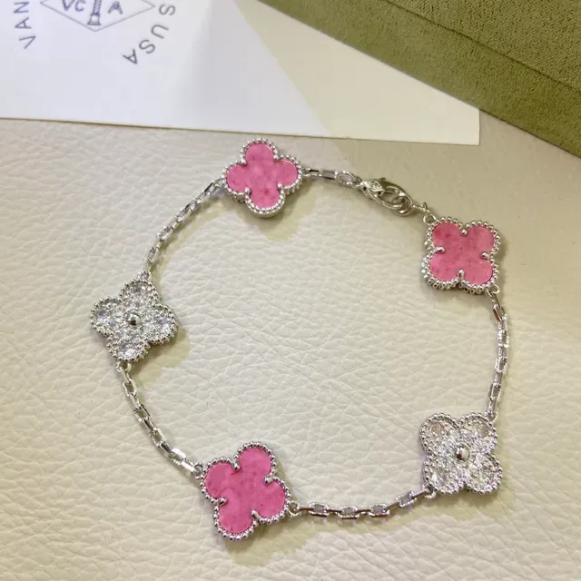 Van Cleef & Arpels Alhambra Pulseras de esmalte rosa y pavé en oro y plata 6