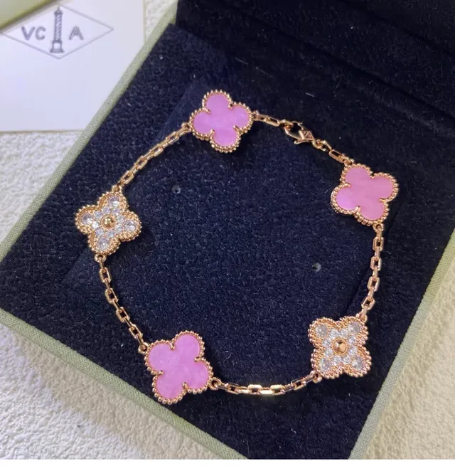 Van Cleef & Arpels Alhambra 粉色珐琅三叶草手镯 3