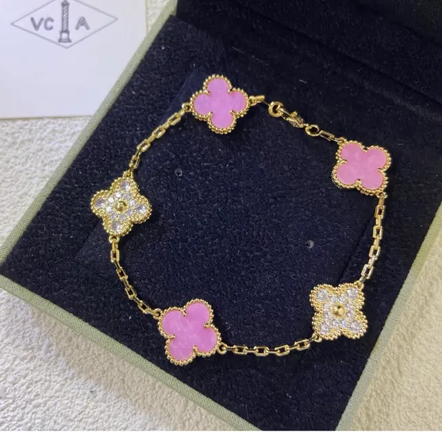 Van Cleef & Arpels Alhambra 粉色珐琅三叶草手镯 4