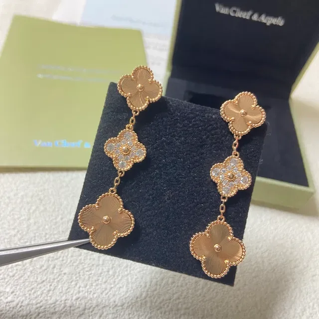 Van Cleef & Arpels Alhambra 三层三叶草图案垂坠耳环 2