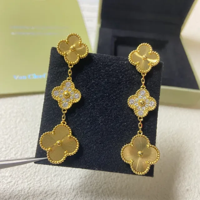 Van Cleef & Arpels Alhambra 三层三叶草图案垂坠耳环 3