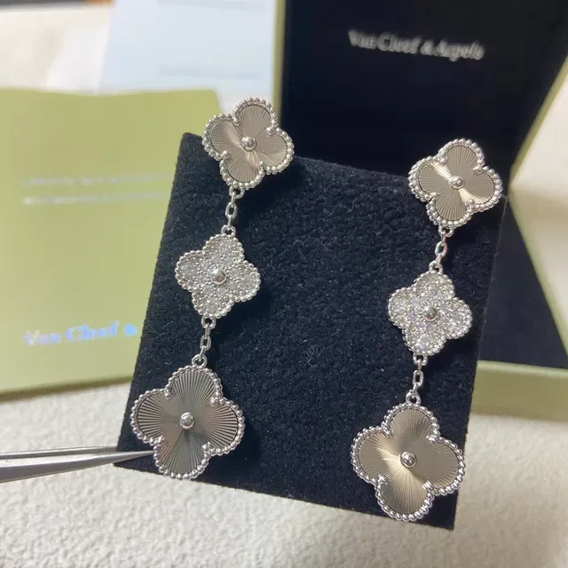 Van Cleef & Arpels Alhambra 三层三叶草图案垂坠耳环 4