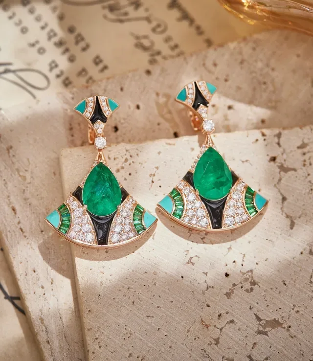 Van Cleef & Arpels Fan-Shaped Emerald Turquoise Black Enamel Diamond Earrings 2