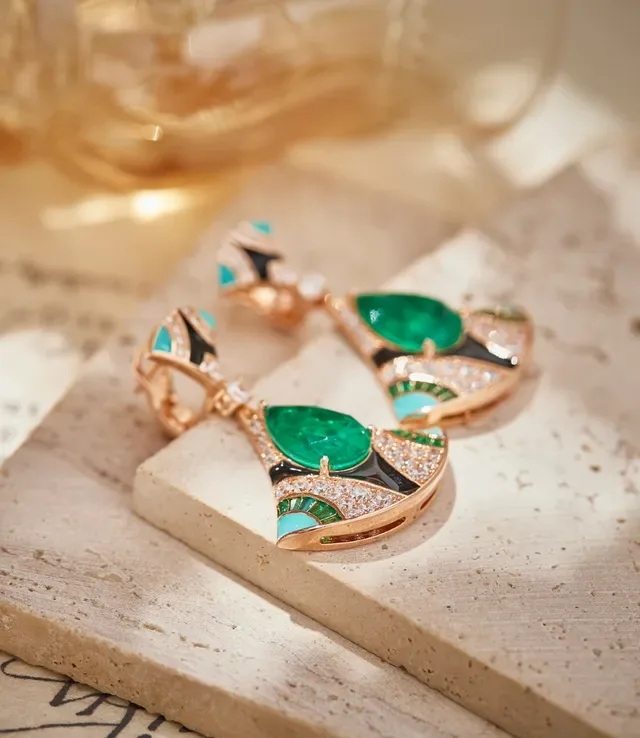 Van Cleef & Arpels Fan-Shaped Emerald Turquoise Black Enamel Diamond Earrings 3