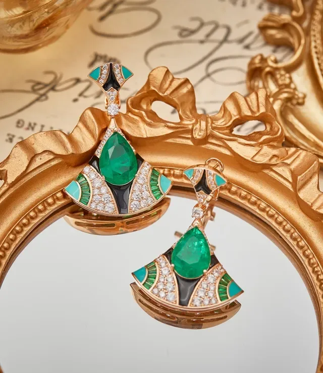 Van Cleef & Arpels Fan-Shaped Emerald Turquoise Black Enamel Diamond Earrings 5