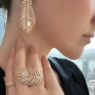 Van Cleef & Arpels Feathers Rose Gold Pavé Diamond Feather Earrings