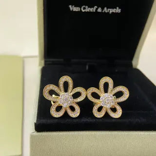 Van Cleef & Arpels Flower-Shaped Pavé Gold Earrings