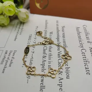 Van Cleef & Arpels Gold Chain Four-Leaf Clover Motifs Bracelet