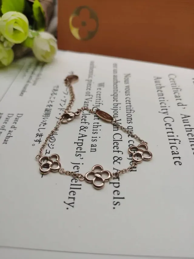 Van Cleef & Arpels सोने की चेन चार पत्ती क्लोवर मोटिफ्स कंगन 3