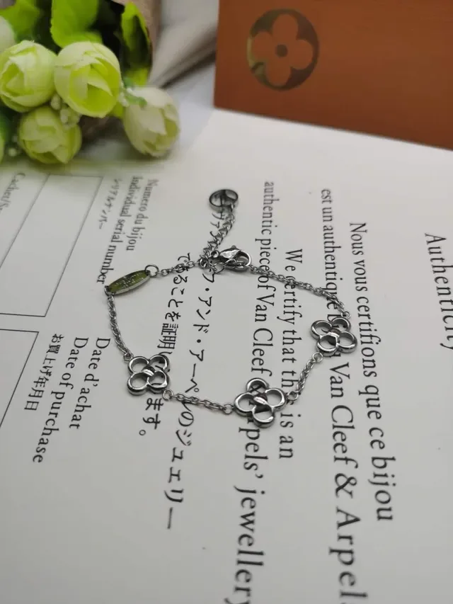 Van Cleef & Arpels सोने की चेन चार पत्ती क्लोवर मोटिफ्स कंगन 5