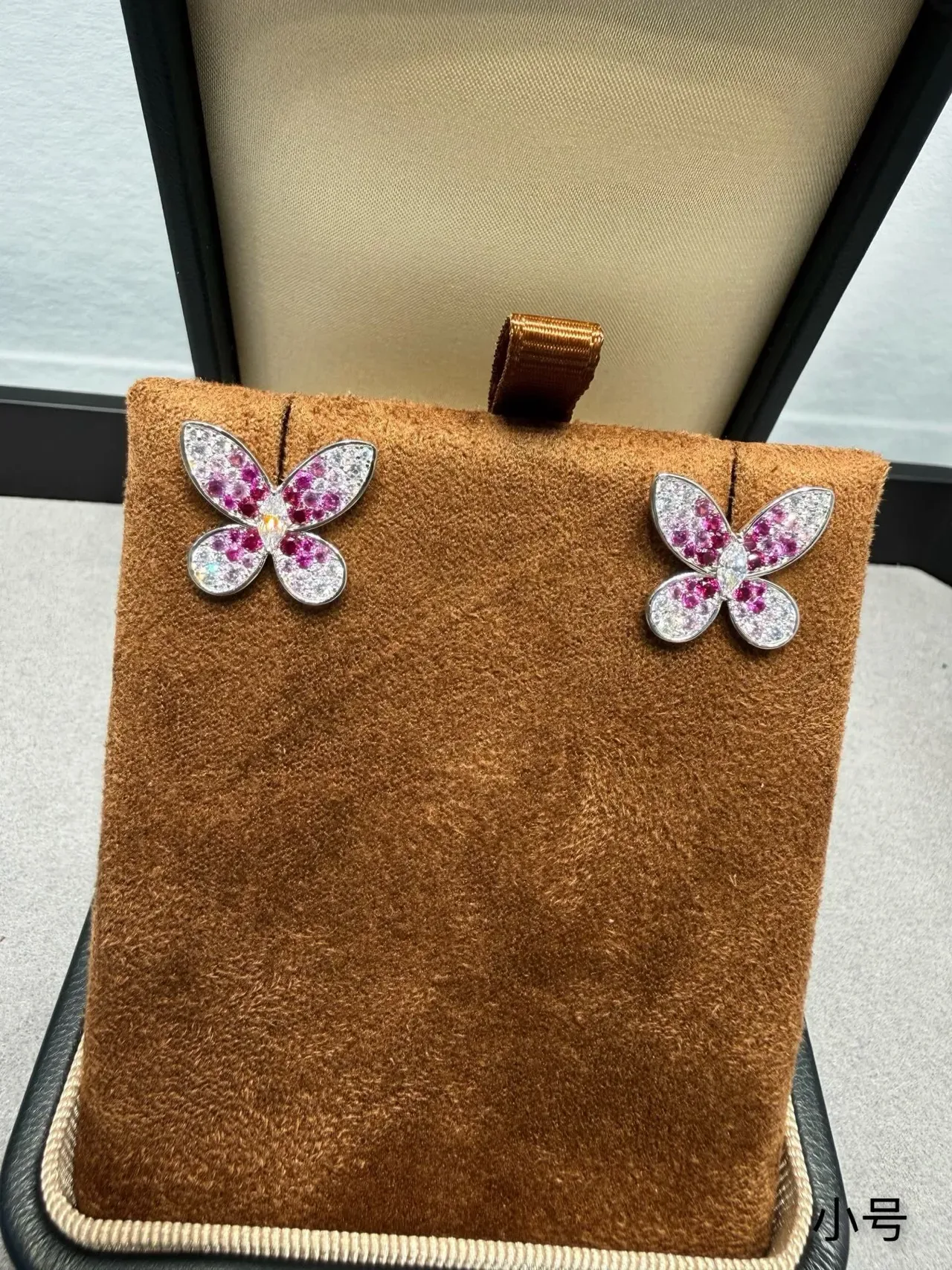Van Cleef & Arpels Papillon 粉白宝石蝴蝶耳环 4
