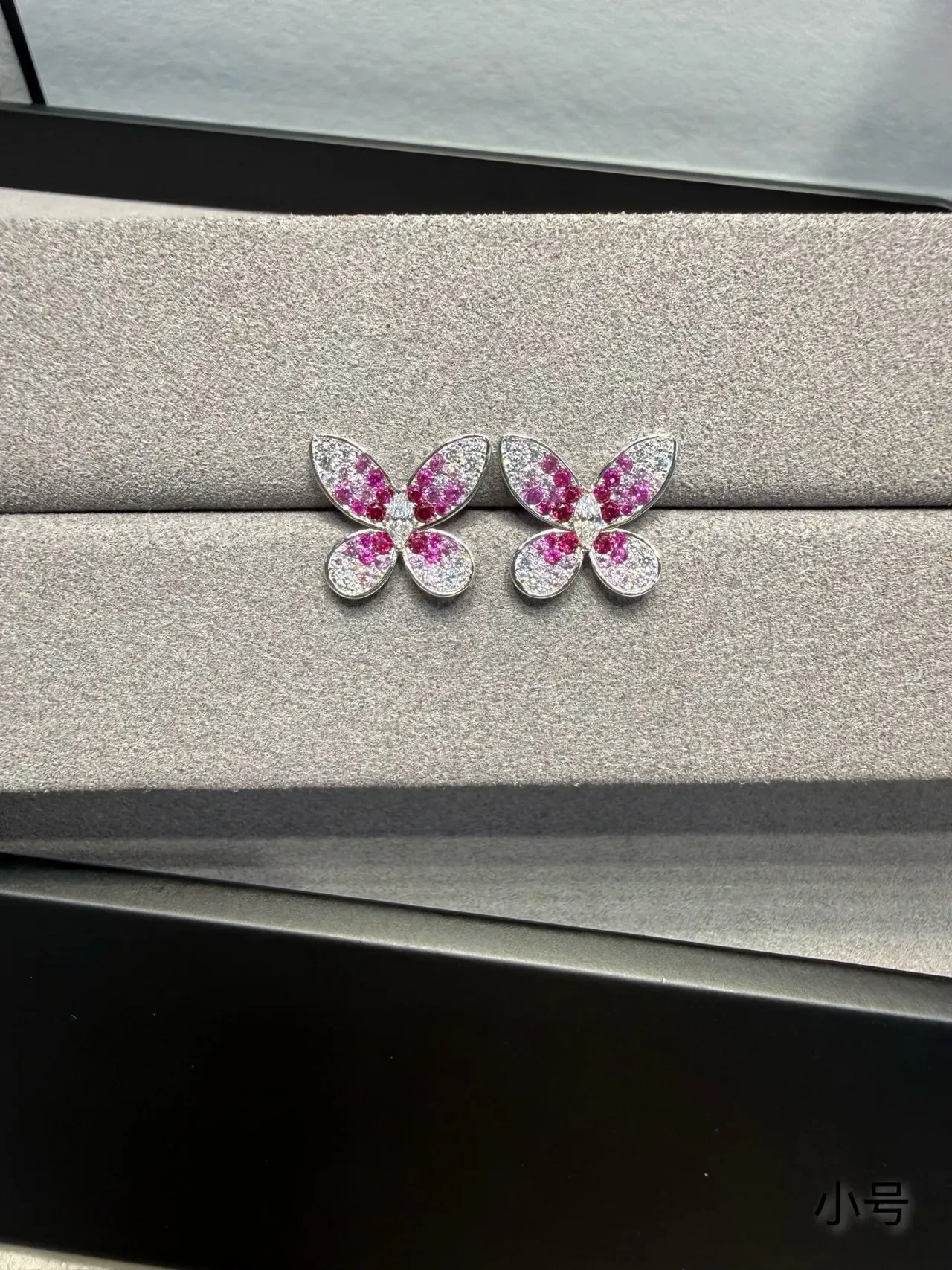 Van Cleef & Arpels Papillon 粉白宝石蝴蝶耳环 8