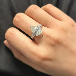 Van Cleef & Arpels White Silver Pear-Cut Center Stone Asymmetrical Layout Ring