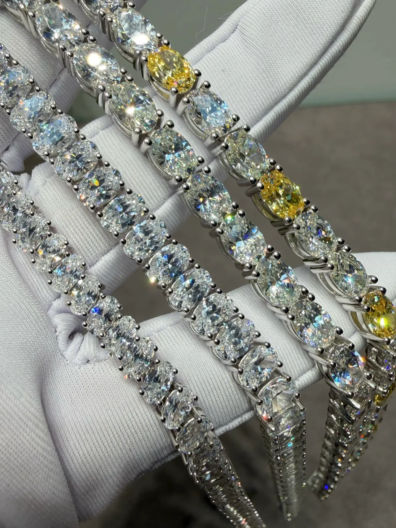Van Cleef & Arpels أصفر وفضي متناوب بيضاوي ودائري حجر سوار مضبوط بالمشرط 3