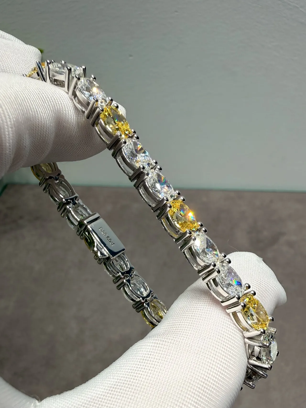Van Cleef & Arpels أصفر وفضي متناوب بيضاوي ودائري حجر سوار مضبوط بالمشرط 4