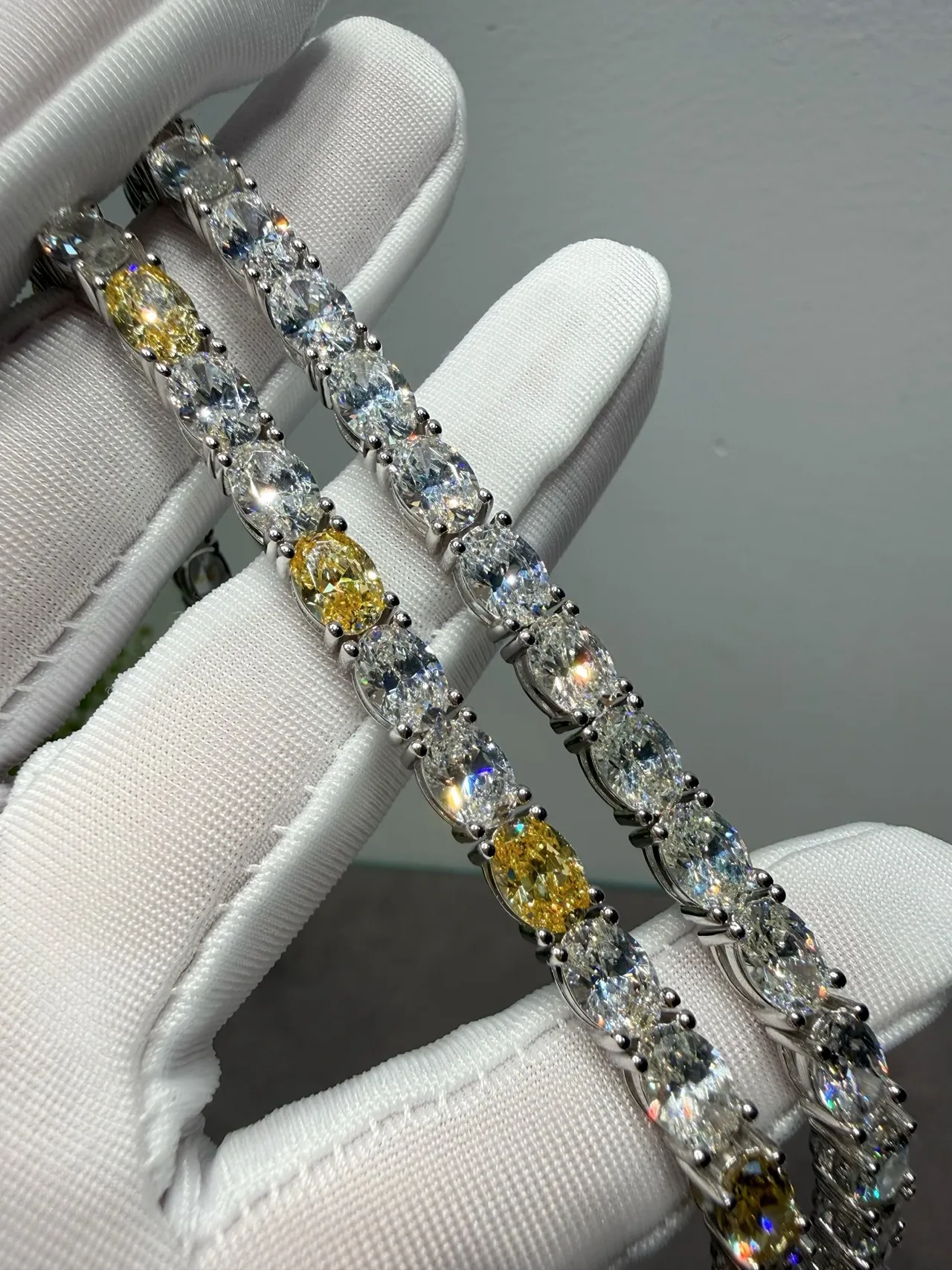 Van Cleef & Arpels أصفر وفضي متناوب بيضاوي ودائري حجر سوار مضبوط بالمشرط 5