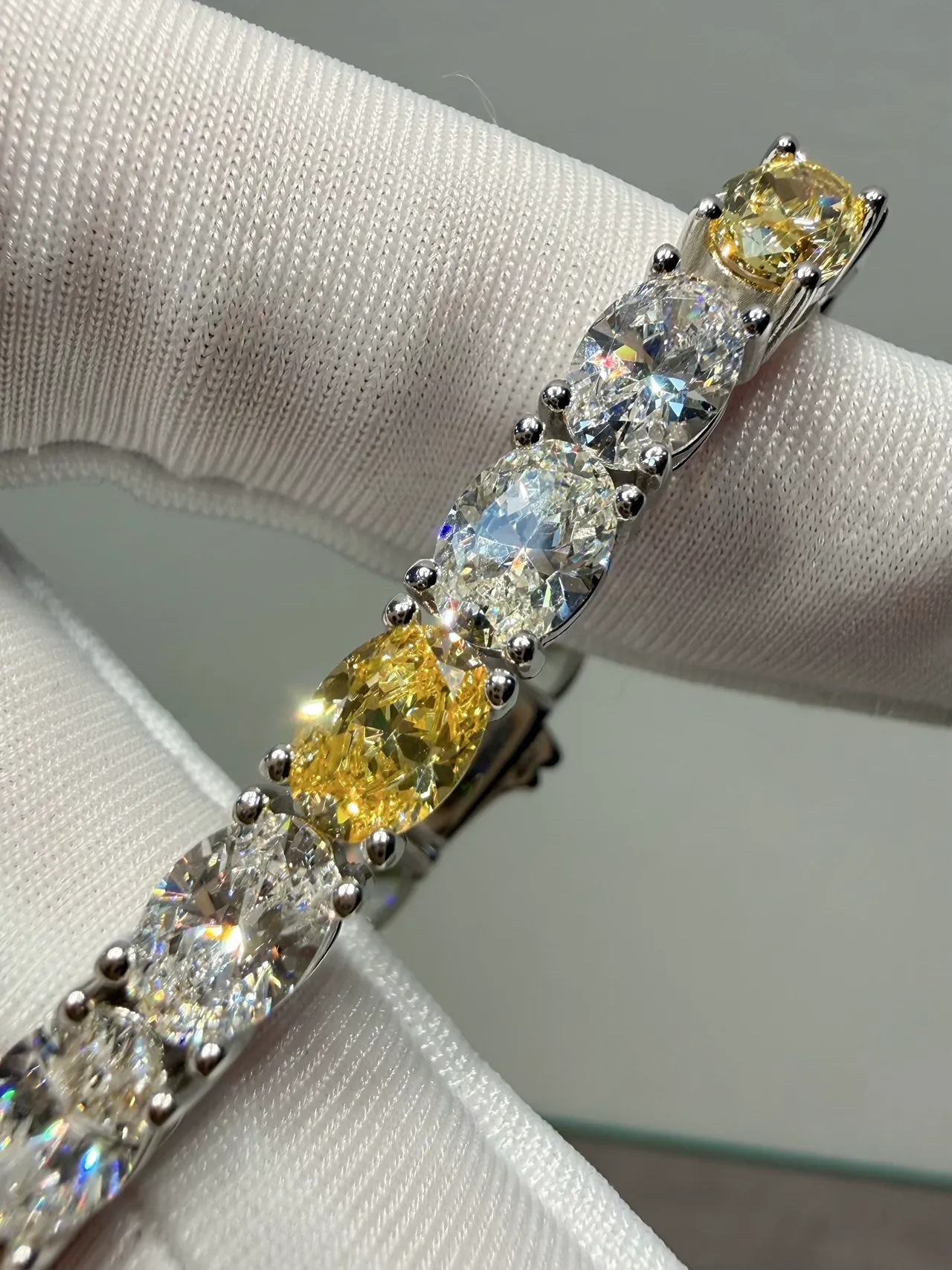 Van Cleef & Arpels أصفر وفضي متناوب بيضاوي ودائري حجر سوار مضبوط بالمشرط 7