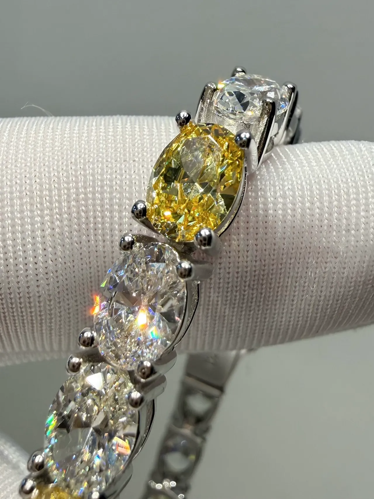 Van Cleef & Arpels أصفر وفضي متناوب بيضاوي ودائري حجر سوار مضبوط بالمشرط 8