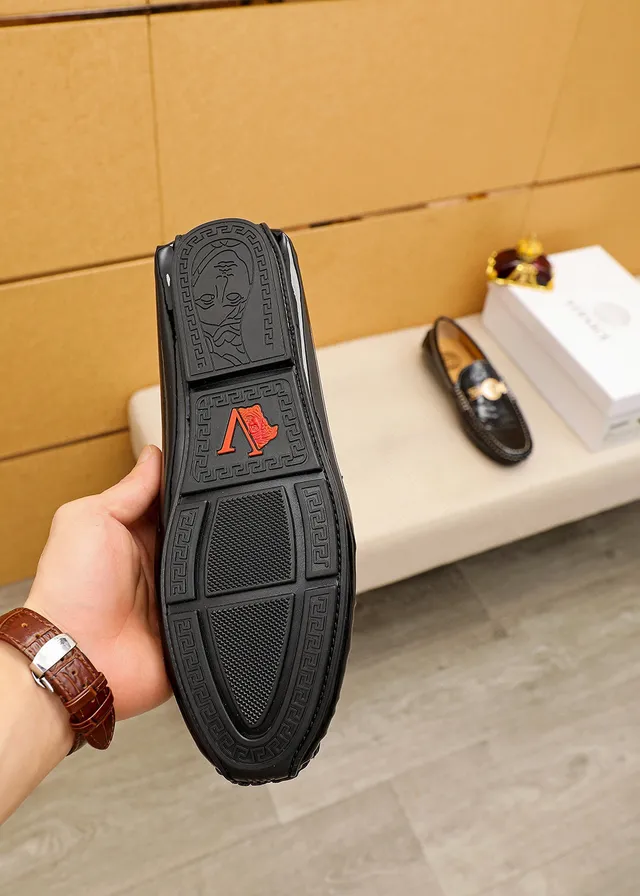 Versace Chain Reaction 黑色鳄鱼压花 Medusa 乐福鞋 2