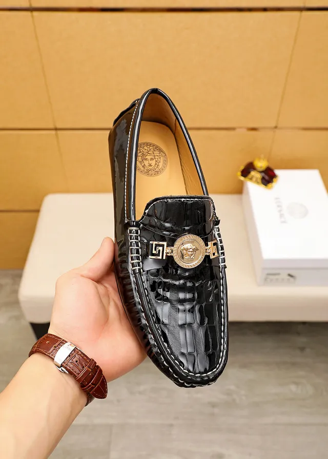 Versace Chain Reaction 黑色鳄鱼压花 Medusa 乐福鞋 7