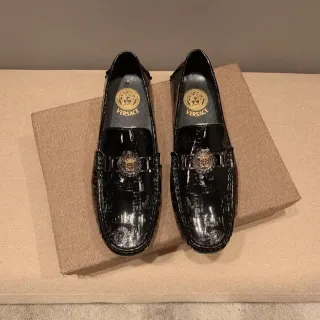 Versace Chain Reaction Couro patentado preto Medusa mocassins