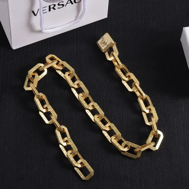 Versace Chain Reaction Collar de Oro Oversized Broche Cabeza de Medusa 8