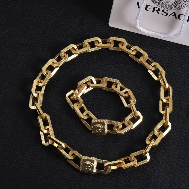 Versace Chain Reaction Collar de Oro Oversized Broche Cabeza de Medusa 9