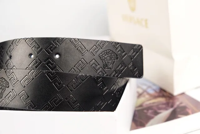 Versace سلسلة رد الفعل ميدوثا إبزيم حزام جلد أسود 3