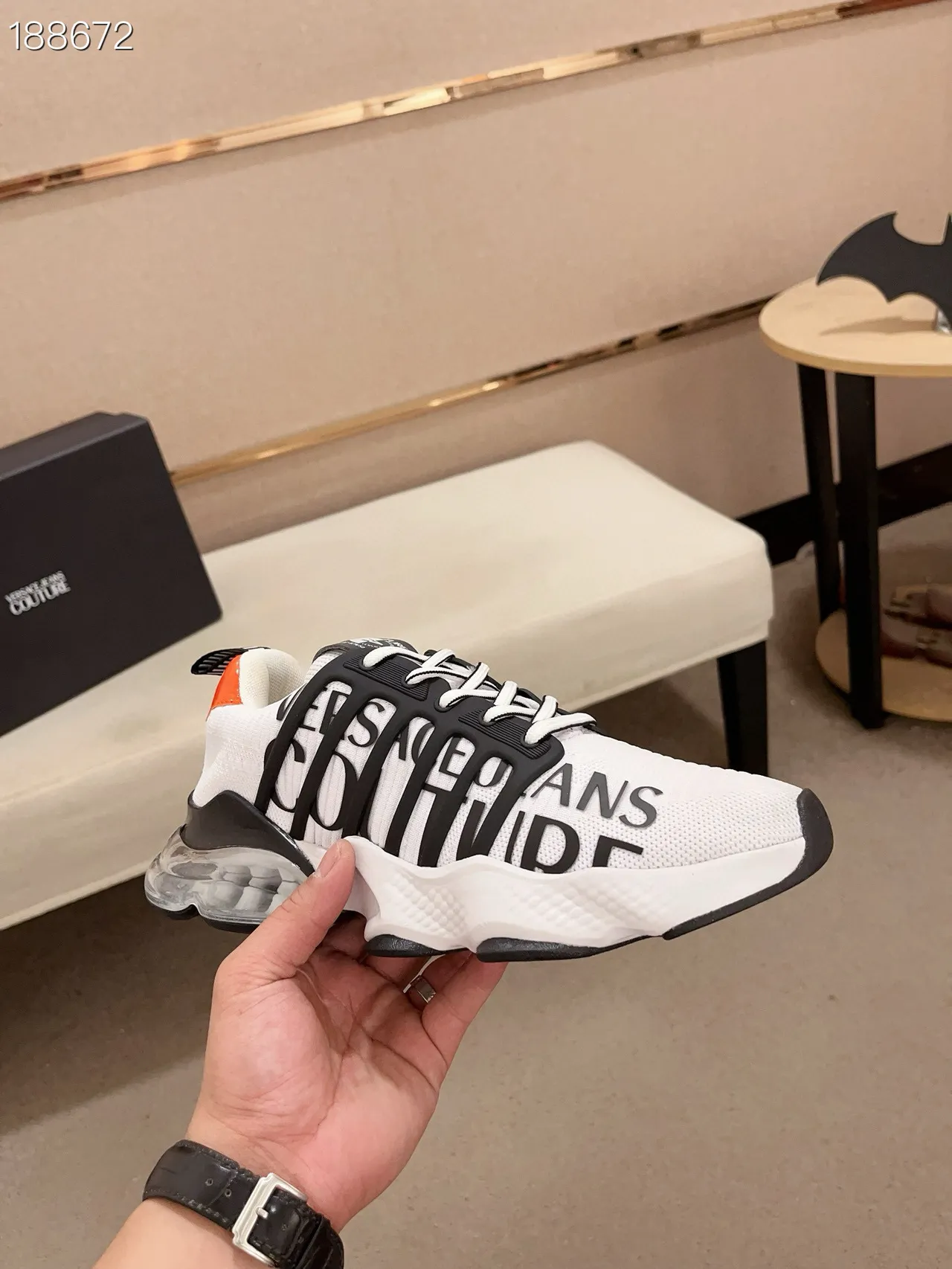 Versace Chain Reaction branco preto laranja tênis chunky 6
