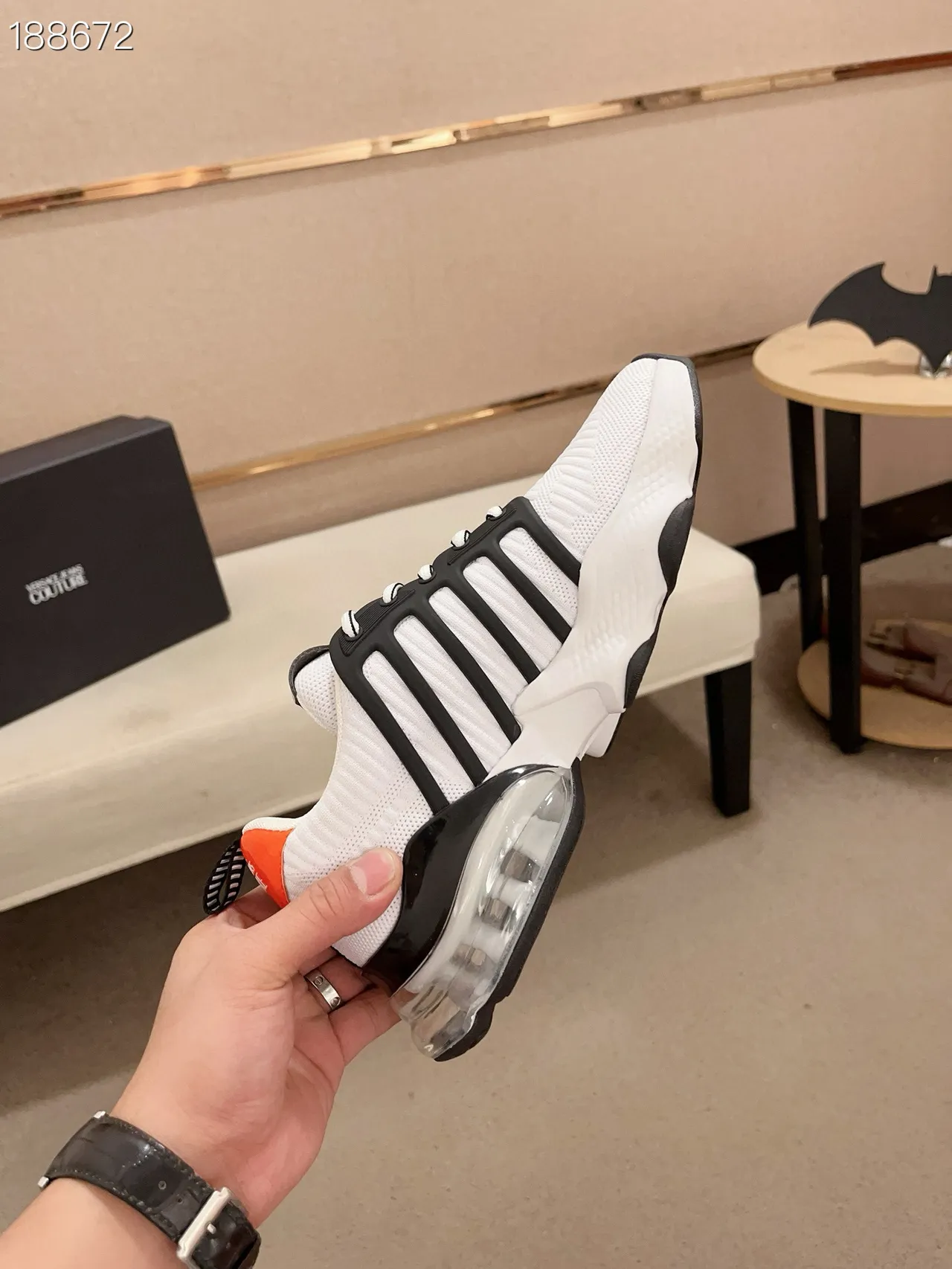 Versace Chain Reaction branco preto laranja tênis chunky 7