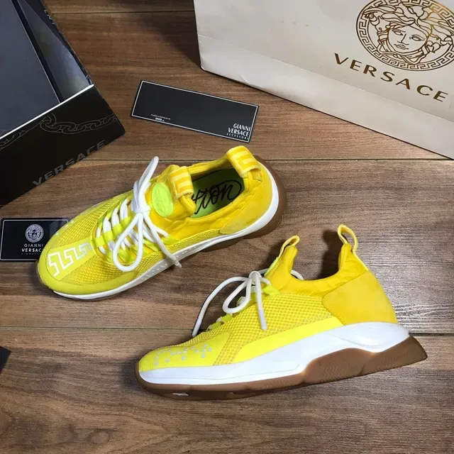Versace Chain Reaction Jaune Blanc Maille Et Daim Supérieur Motif Clé Grecque Baskets Style De Vie 5