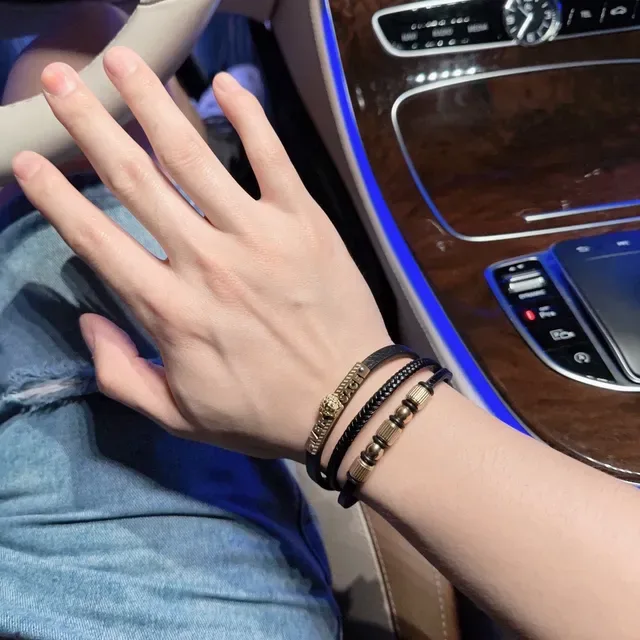 سوارات فيرزاتشي إيكونيك ميدوزا جلد أسود وذهبي مع حبل مضفر 2