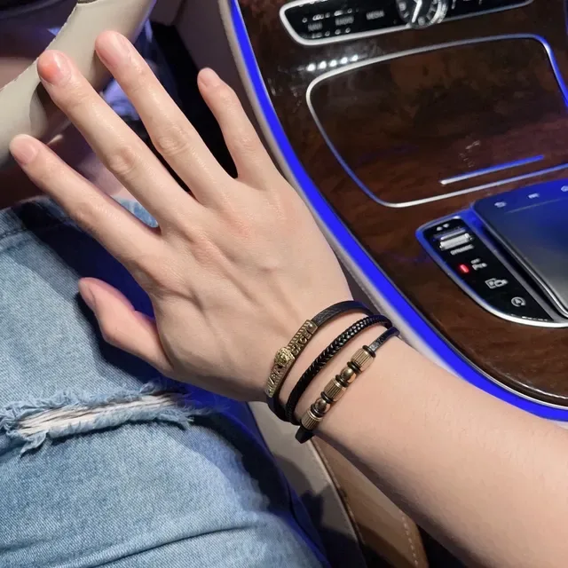 سوارات فيرزاتشي إيكونيك ميدوزا جلد أسود وذهبي مع حبل مضفر 4