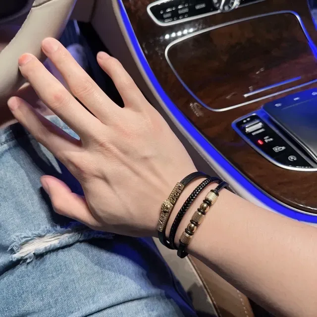 سوارات فيرزاتشي إيكونيك ميدوزا جلد أسود وذهبي مع حبل مضفر 7
