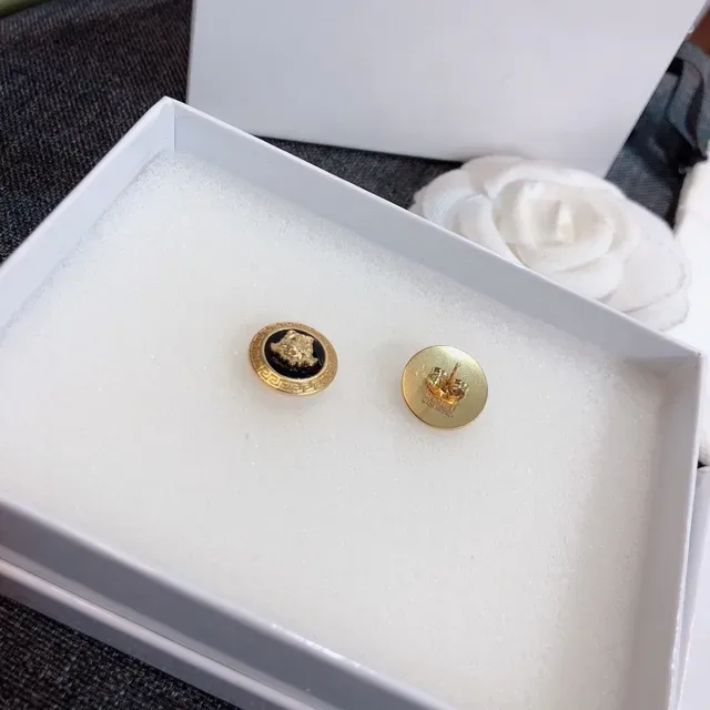 Versace Medusa Icon e Medusa Head Brincos com tachas 6
